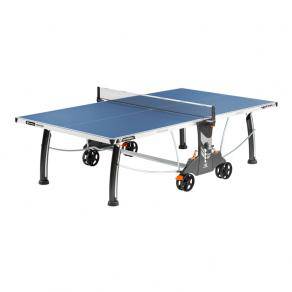 Всепогодный теннисный стол Cornilleau Sport 400M Crossover Outdoor (синий) Всепогодный теннисный стол Cornilleau Sport 400M Crossover Outdoor (синий) Игровая поверхность: меламиновый полимерный композит 6 мм.
Ширина канта (отбортовки): 50 мм.
Сетка: встроенная, с регулировкой по высоте и натяжению нити, складывается/раскладывается автоматически.
Рама: прочная конструкция рамы из коррозионно-устойчивой стали с арочными ножками 100 x 60 мм.
Эластичные накладки на углах стола: есть.
Держатели для хранения 4 ракеток и 8-и мячей.
Сделано во Франции.
