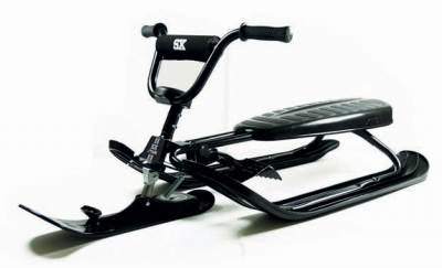 Снегокат Stiga SX 73-3388-01 &nbsp;

Снегокат Stiga SX, новинка 2011 года!Снегокат SX обеспечивает совершенно иной уровень управления и маневрирования.
Он снабжен вело-рулем из нескользящего материала.
Ручки руля покрыты защищающим пенным материалом.
Автоматически втягивающийся буксир, пружина, обеспечивающая остановку снегоката в случае потери управления.

&nbsp;
