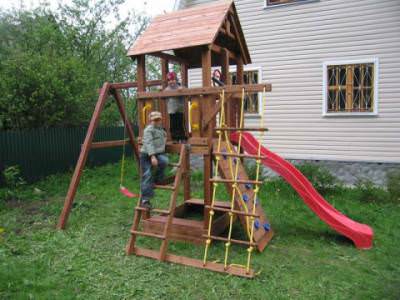 fort-mini.jpg Детский спортивный комплекс уличный Форт-мини Форт-мини,детская игровая площадка. Горка пластиковая длиной 255 см. "Горная" стенка для лазания с "камнями". Производство: КБТ Техник, Россия.