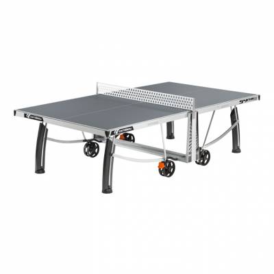 Всепогодный теннисный стол Cornilleau Pro 540 Crossover Outdoor Антивандальный всепогодный стол с компактной системой складывания, упрощающей его хранение и перемещение.
Материал: 7-мм меламин.
Сетка: встроенная, из коррозионно-устойчивой стали.
Для удобства перемещения имеет 4 сдвоенных колеса диаметром 32х200 мм с двумя тормозами.
Регулируемые по высоте ножки &Oslash;120 мм.
Производство: Франция.
Размер в игровом положении: 274 х 152,5 х 76 см.
Размер в сложенном состоянии: 183 x 75 x 155 см.
